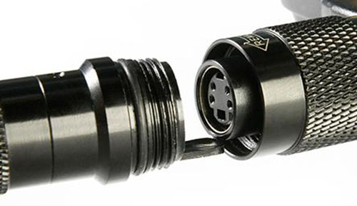 亞泰光電WIE-L手持輕便型工業視頻內窺鏡采用可插拔式結構設計，一臺主機可更
換多種鏡頭